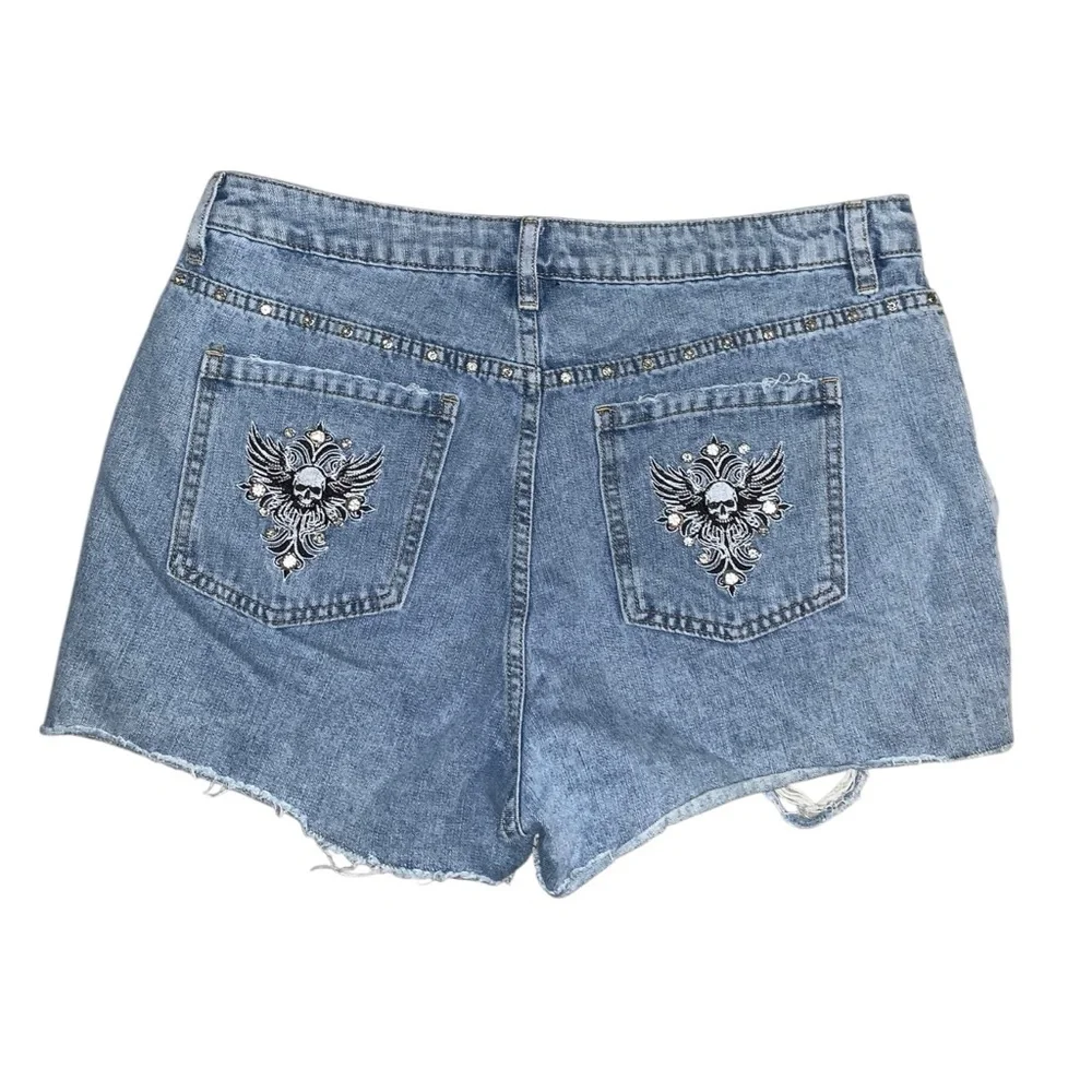 Hot Topic Distressed Skull Shorts - Picture 4 of 11